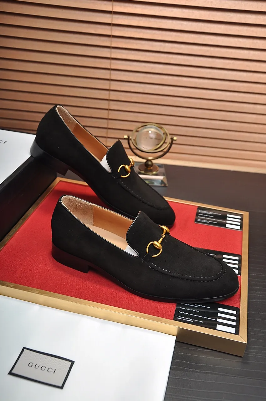 Men's men's shoes 💰500💶 [LV] (original single cowhide lining) 🍀LV's latest genuine leather business suit shoes are launched simultaneously on the official website. The first-layer cowhide imported from Italy is made of heavy gold, 💥official website 1:1 rubber outsole. Versatile to wear, high-end without losing class, and the color combination is extraordinary. This four-season style is alluring when worn on your feet, showing off your big-name flair. Standard code 38-45 (45 customized)